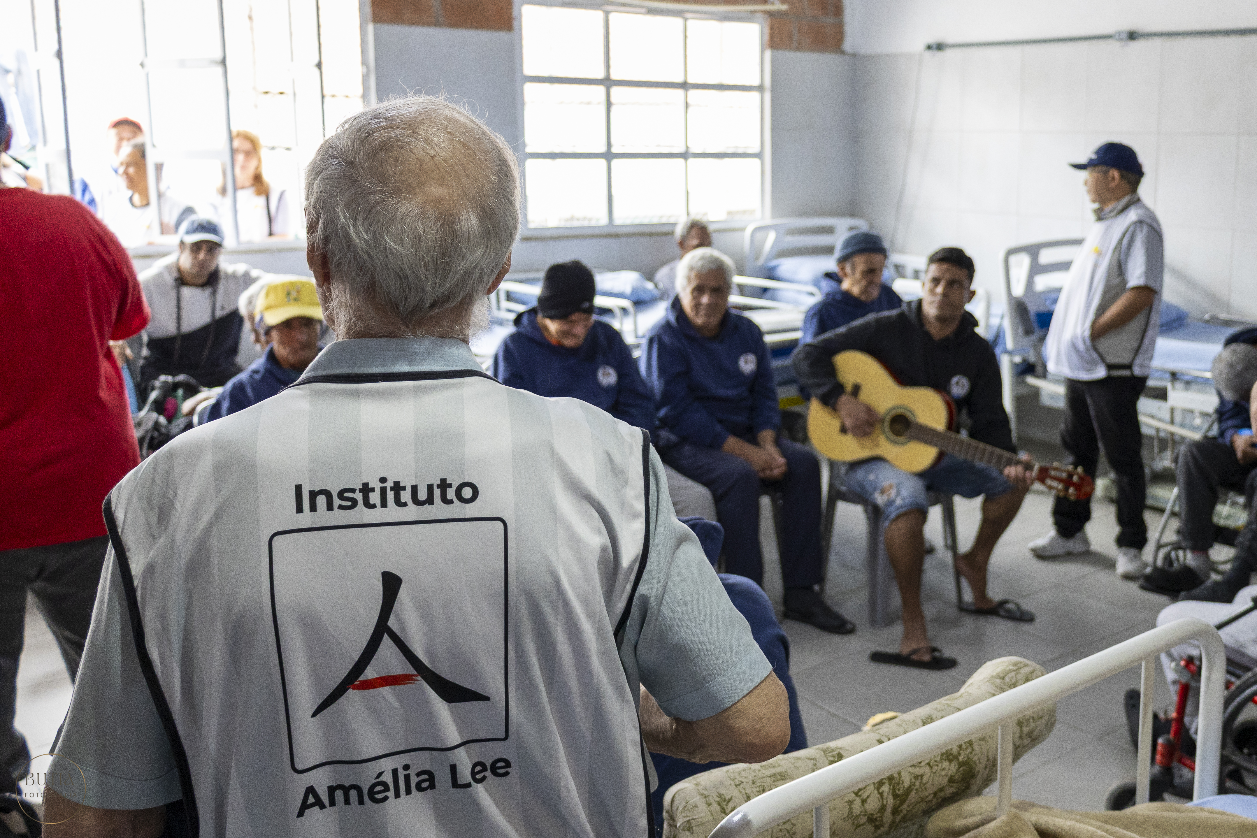 Voluntário do Instituto Amélia Lee em visita de acompanhamento a um lar de idosos